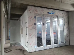 Customizable Size 4-Fold Metal Door Auto Paint Booth with Built-In Entrance Ramps