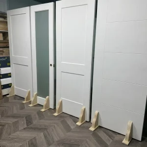 High Quality Solid Wood White Minimalist Bedroom Apartment Interior Doors Suppliers