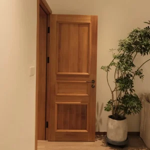 Japanese Design Solid Wood Entrance and Interior Doors with Soundproofing and Push-Pull Opening for Bedroom, Bathroom, or Villa