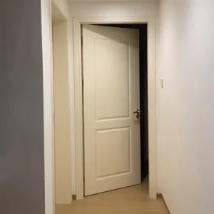 Minimalist Solid Wood Interior Door Manual Opening for Hotel Bedroom