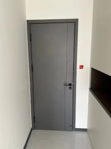 Minimalist Solid Wood Interior Door Manual Opening for Hotel Villa
