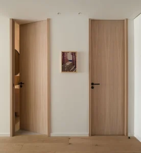 White Oak Rift-Cut Natural Veneer Solid-Core Flush Door with Magnetic Lock and Concealed Hinge