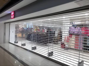 Factory Direct Weatherproof Polycarbonate Roll-Up Door, Heat and UV Resistant, for Commercial Storefronts and Showrooms