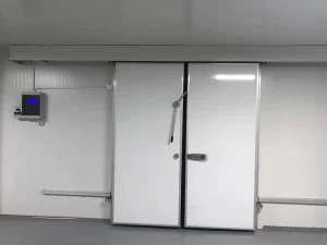 Industrial Insulated Cold Room Door for Walk-In Freezer, Cold Storage Warehouse and Refrigeration Use